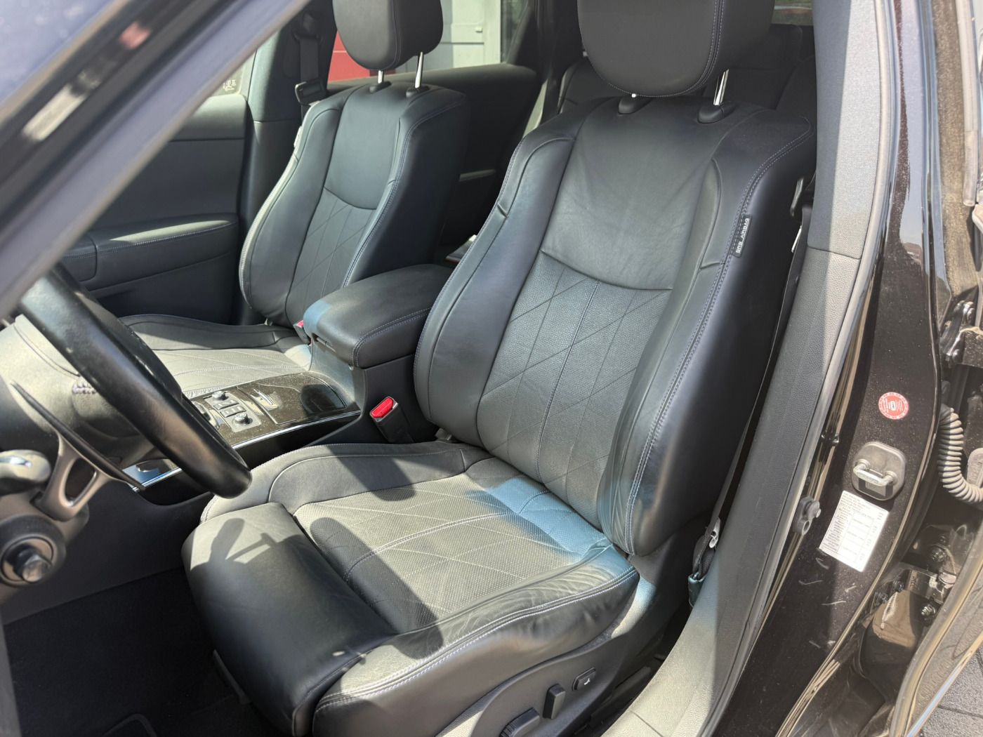 Fahrzeugabbildung Infiniti QX70 3.7 V6 S Design Allrad BOSE AHK