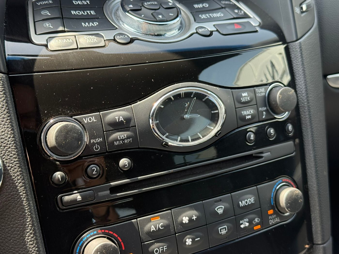 Fahrzeugabbildung Infiniti QX70 3.7 V6 S Design Allrad BOSE AHK