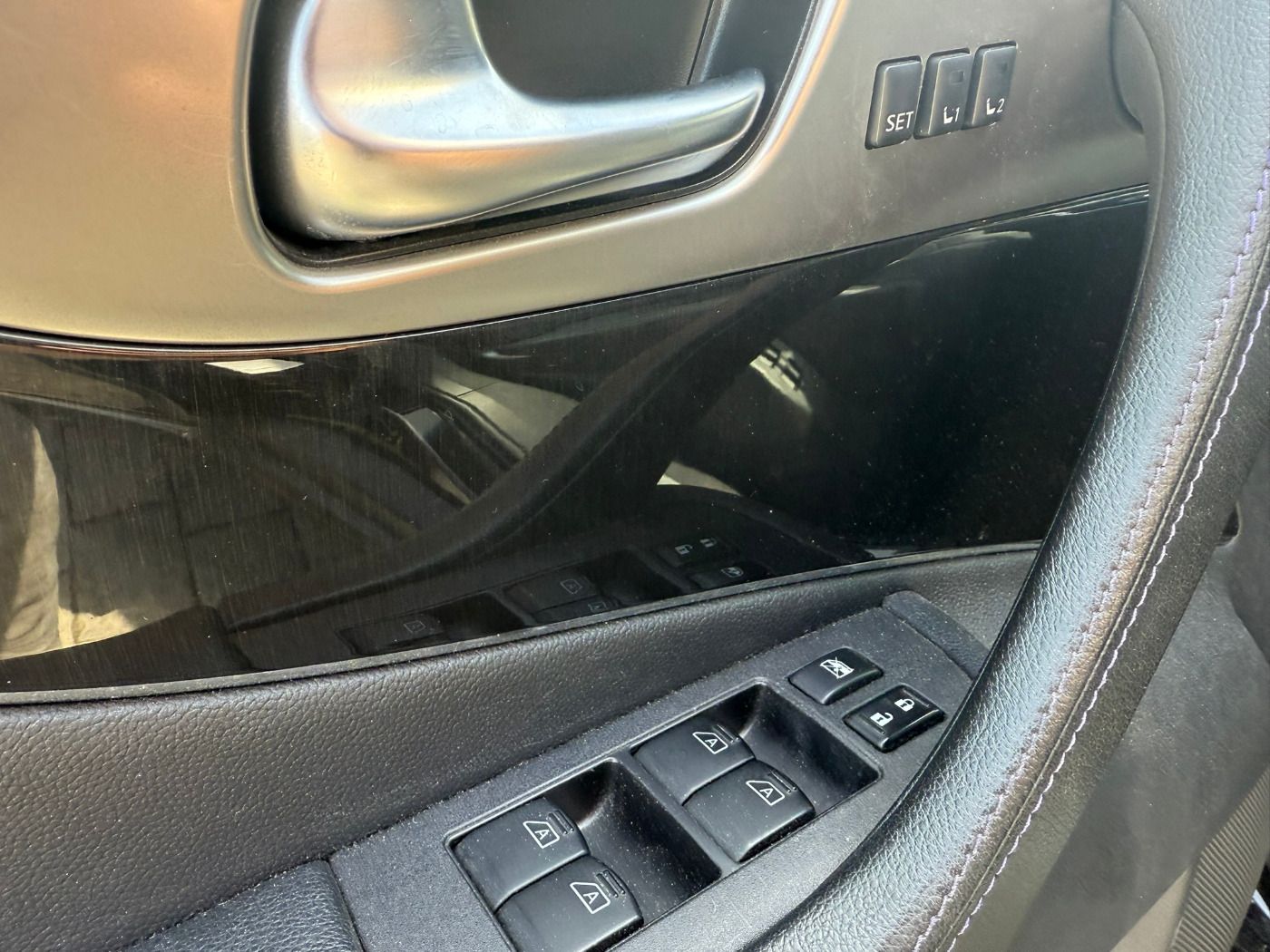 Fahrzeugabbildung Infiniti QX70 3.7 V6 S Design Allrad BOSE AHK