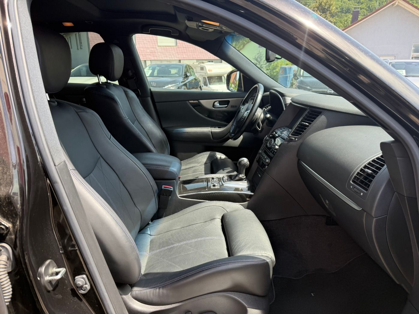 Fahrzeugabbildung Infiniti QX70 3.7 V6 S Design Allrad BOSE AHK