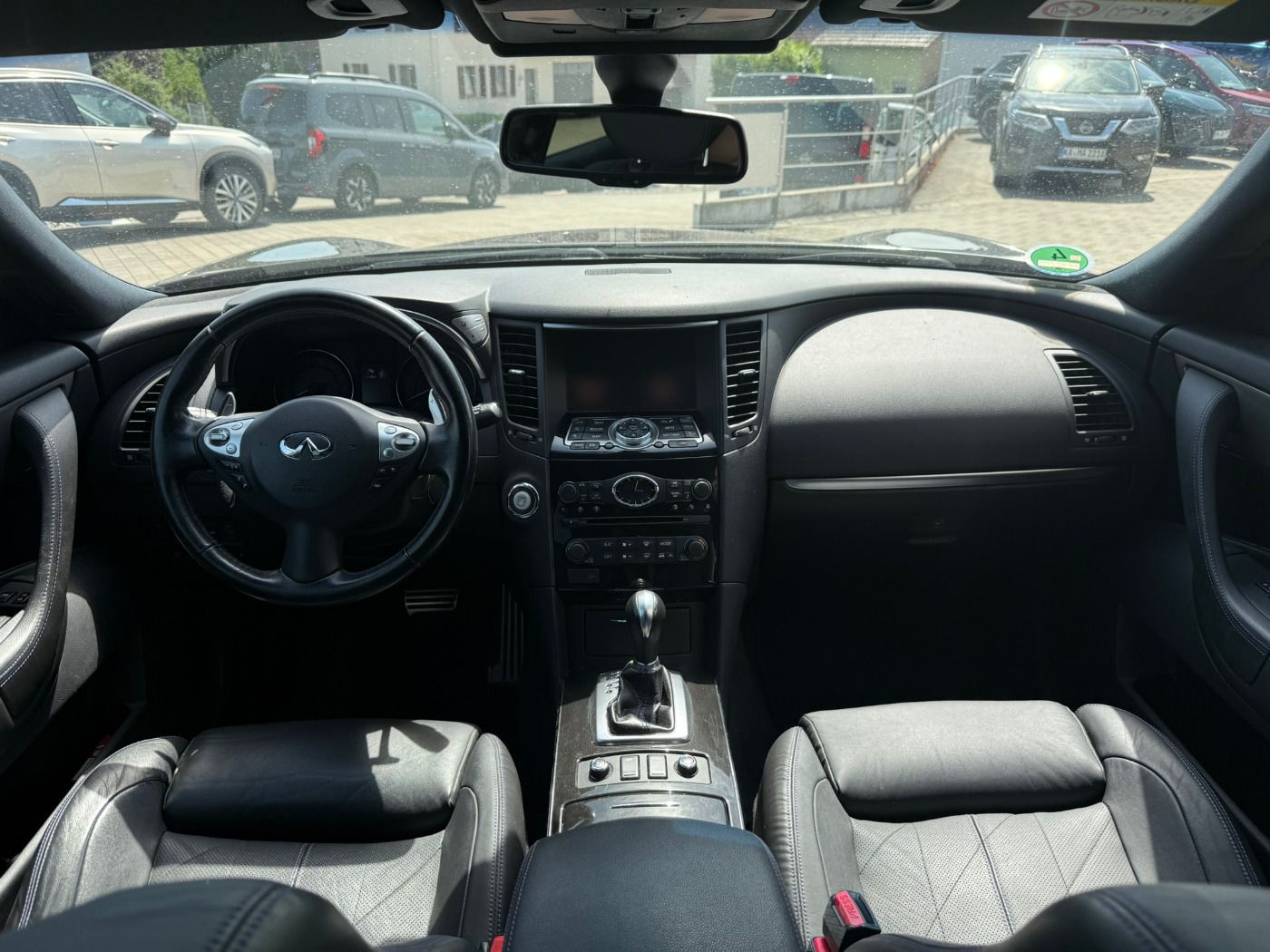 Fahrzeugabbildung Infiniti QX70 3.7 V6 S Design Allrad BOSE AHK