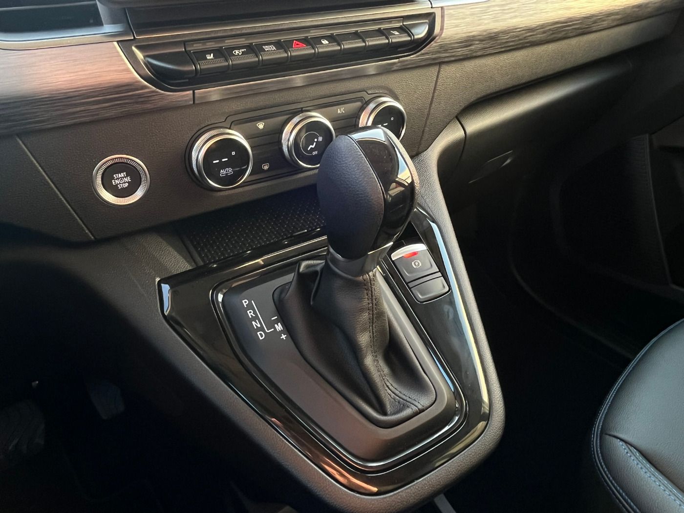 Fahrzeugabbildung Nissan Townstar Kombi 1.3DIG-T Autom. L1 Tekna Design P