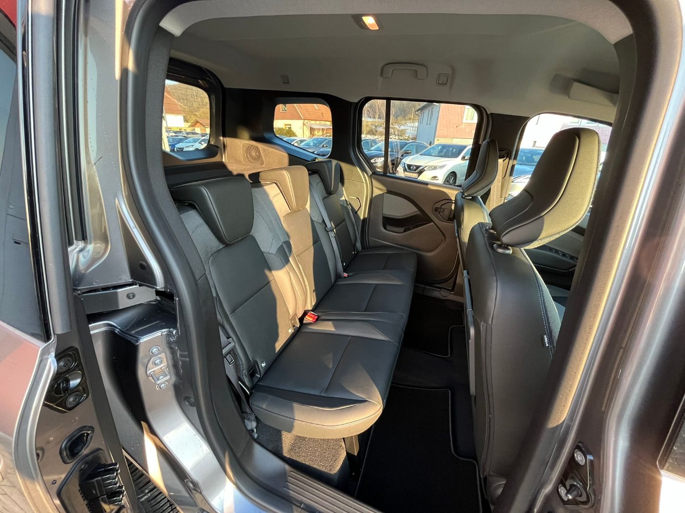Fahrzeugabbildung Nissan Townstar Kombi 1.3DIG-T Autom. L1 Tekna Design P