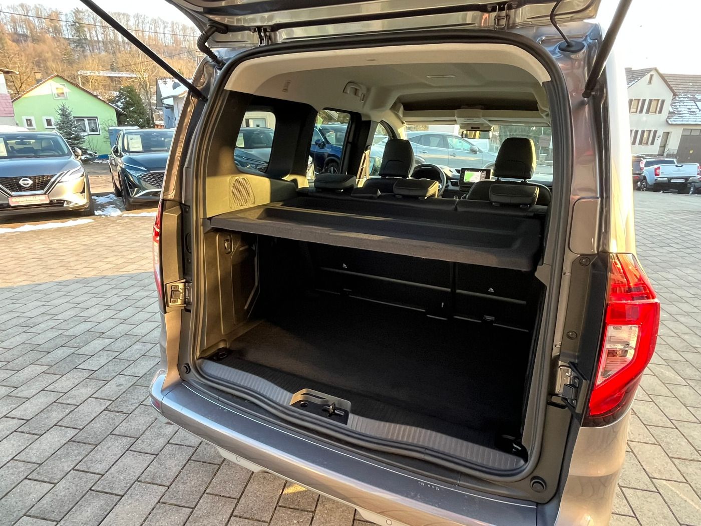 Fahrzeugabbildung Nissan Townstar Kombi 1.3DIG-T Autom. L1 Tekna Design P