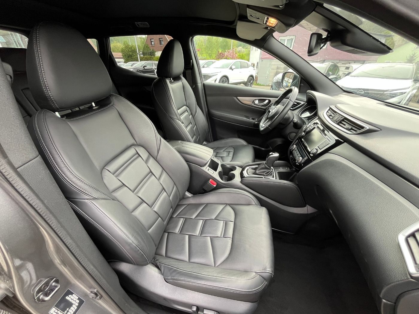 Fahrzeugabbildung Nissan Qashqai 1.3DIG-T Tekna+ DCT Autom. Automatik