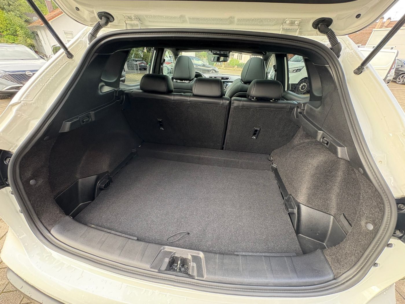 Fahrzeugabbildung Nissan Qashqai 1.3DIG-T Tekna+ DCT Autom. Pano BOSE