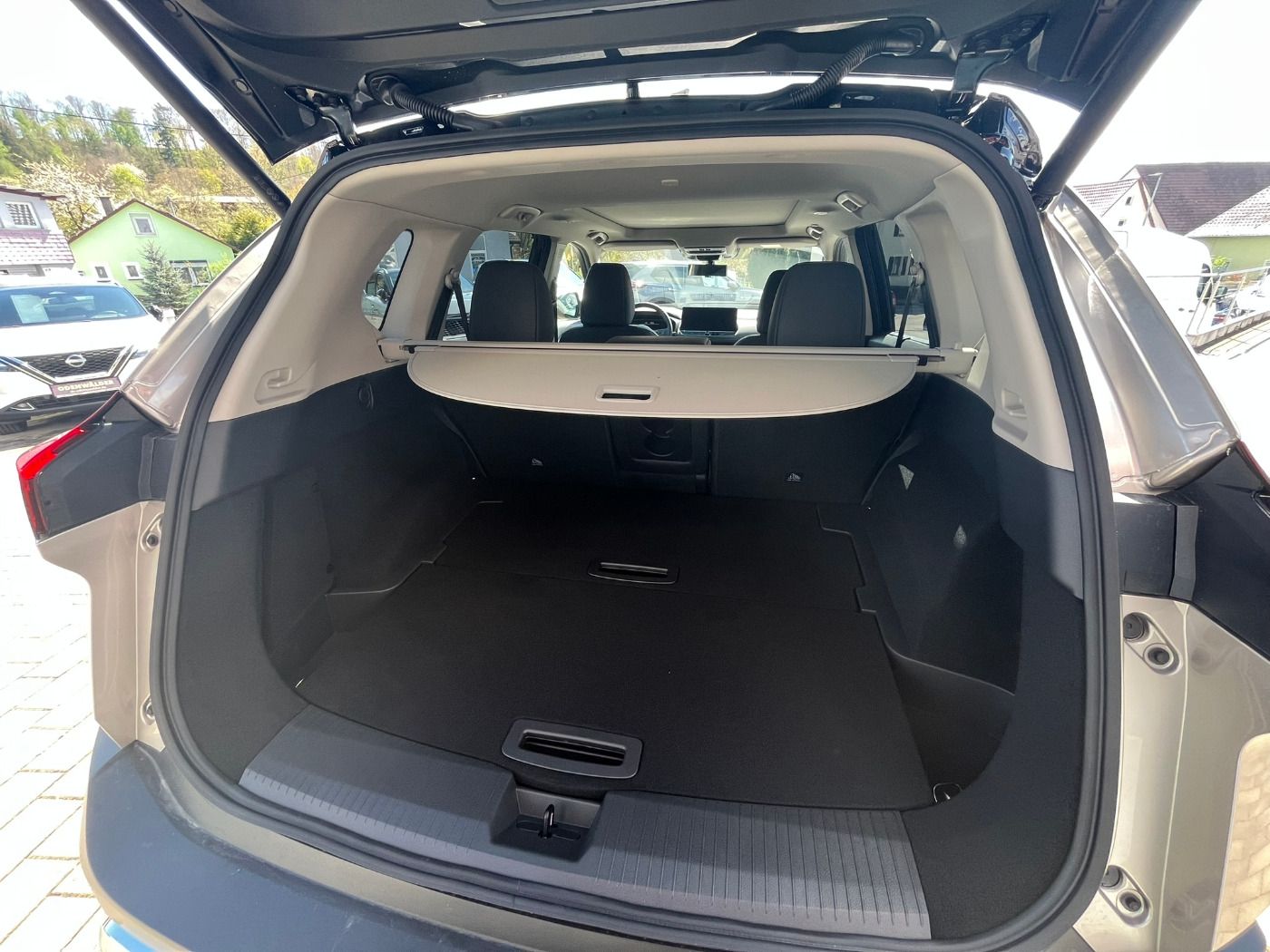 Fahrzeugabbildung Nissan X-Trail 1.5 VC-T e-Power e-4orce Tekna+