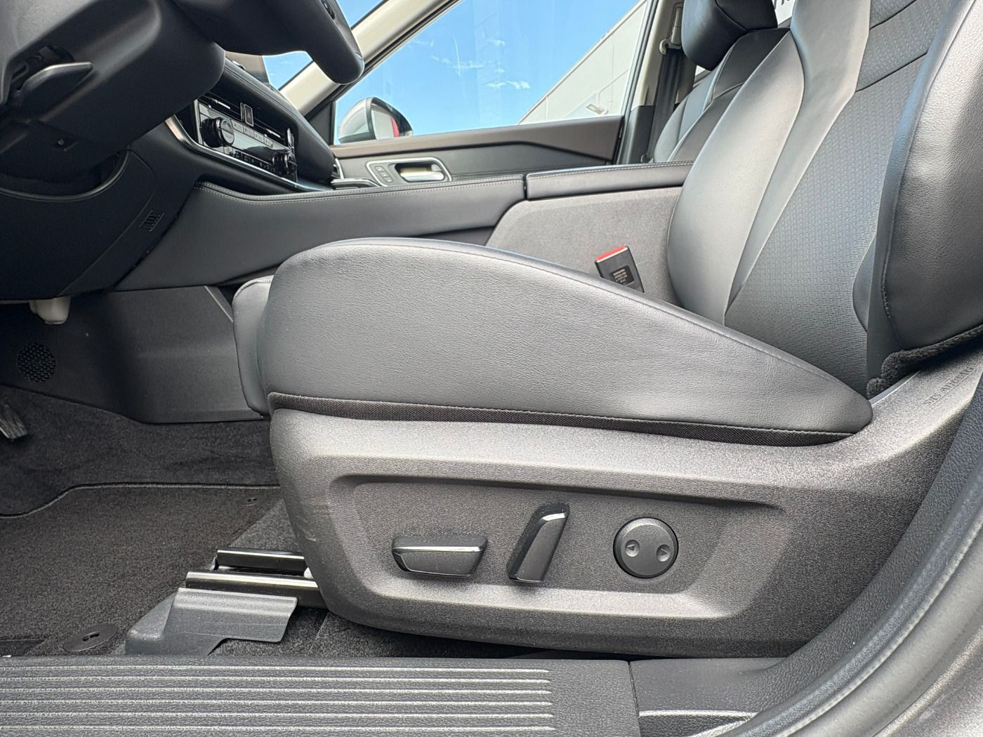 Fahrzeugabbildung Nissan X-Trail 1.5 VC-T e-Power Tekna Family Paket