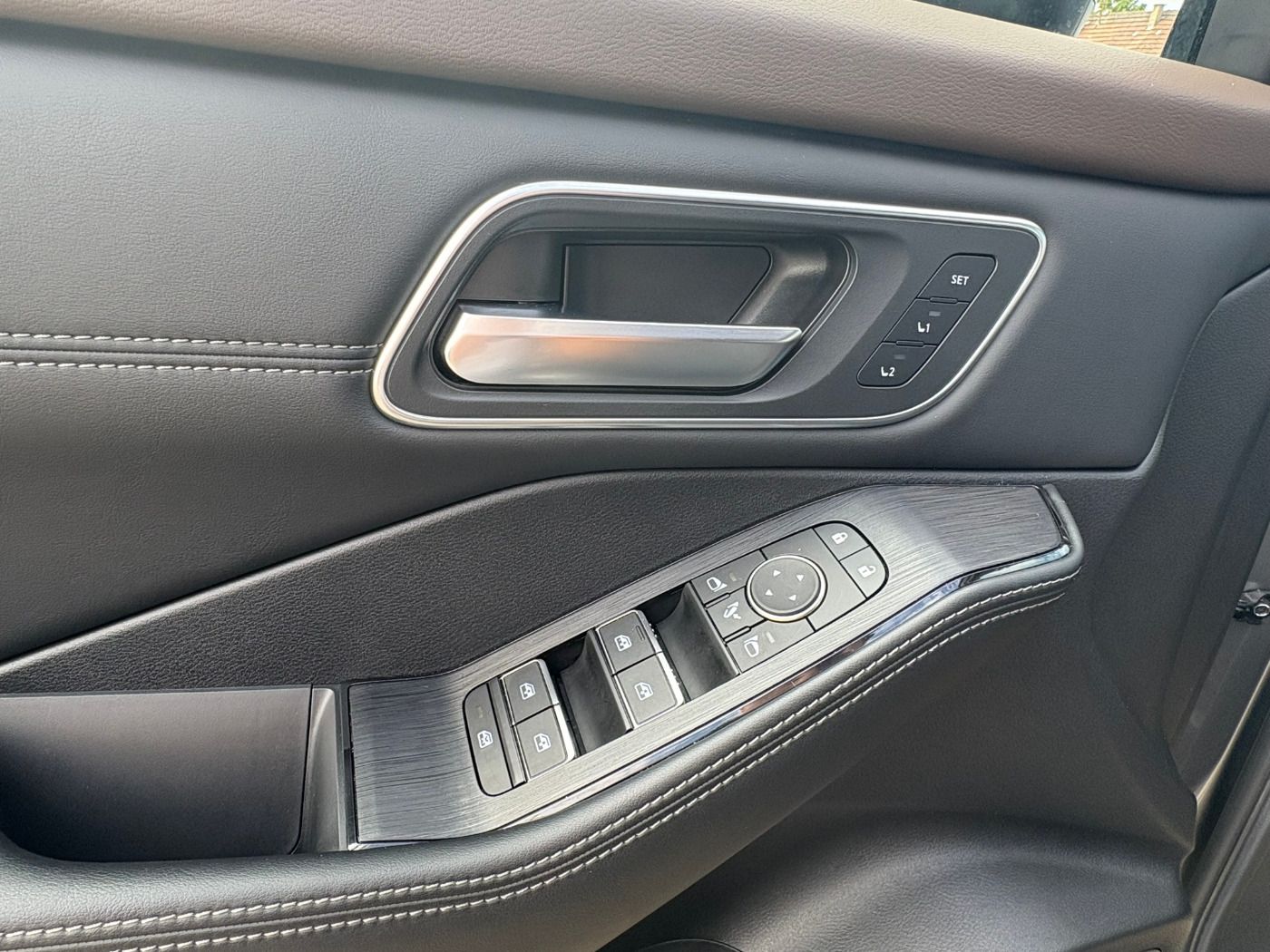 Fahrzeugabbildung Nissan X-Trail 1.5 VC-T e-Power Tekna Family Paket