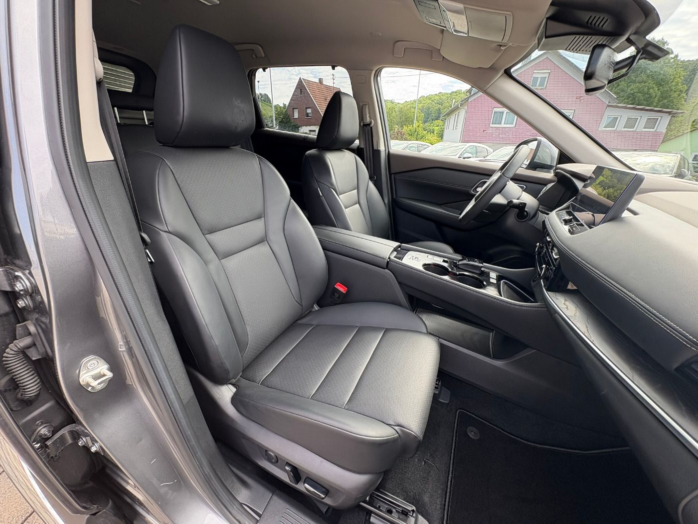 Fahrzeugabbildung Nissan X-Trail 1.5 VC-T e-Power Tekna Family Paket