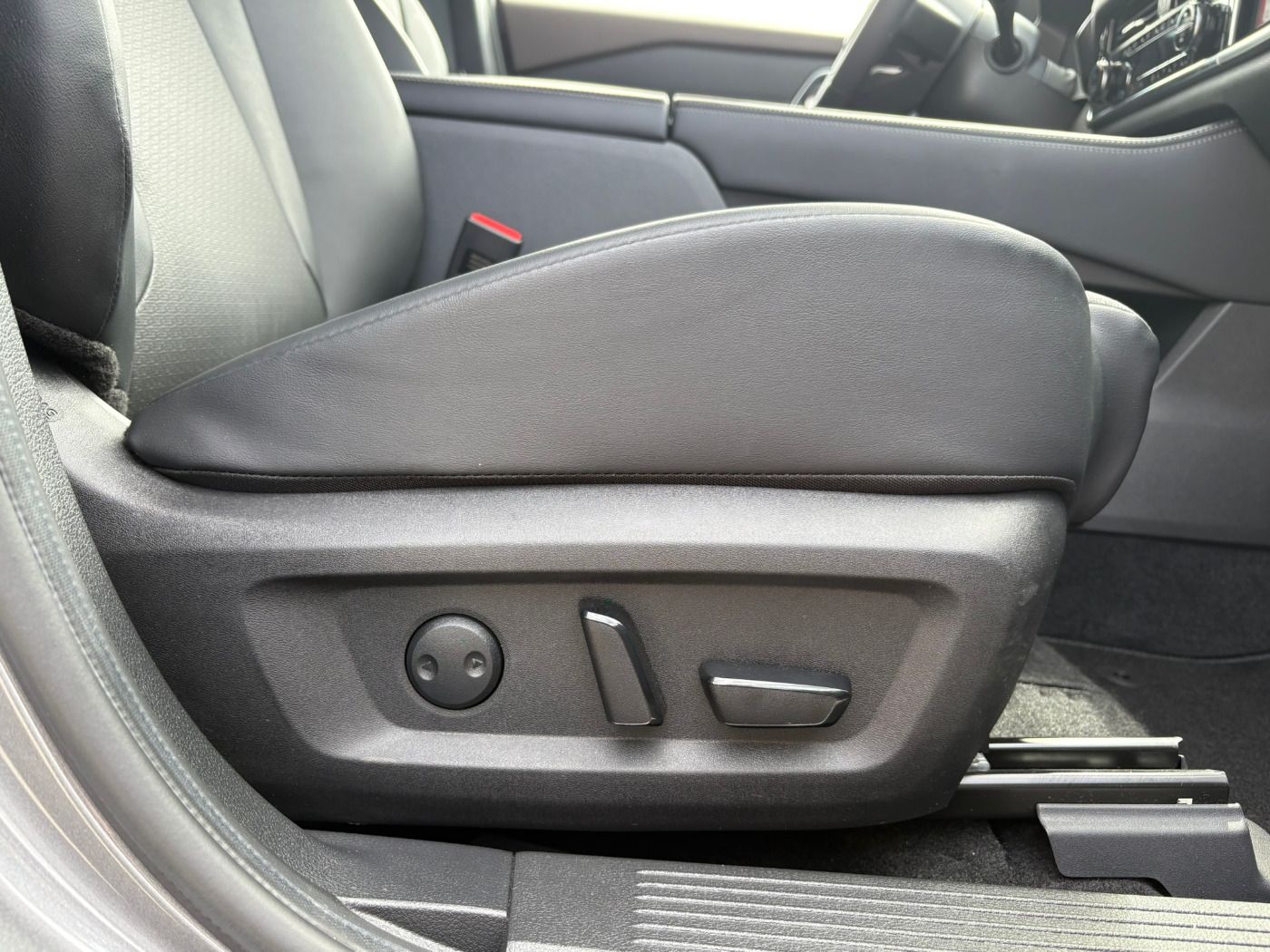 Fahrzeugabbildung Nissan X-Trail 1.5 VC-T e-Power Tekna Family Paket