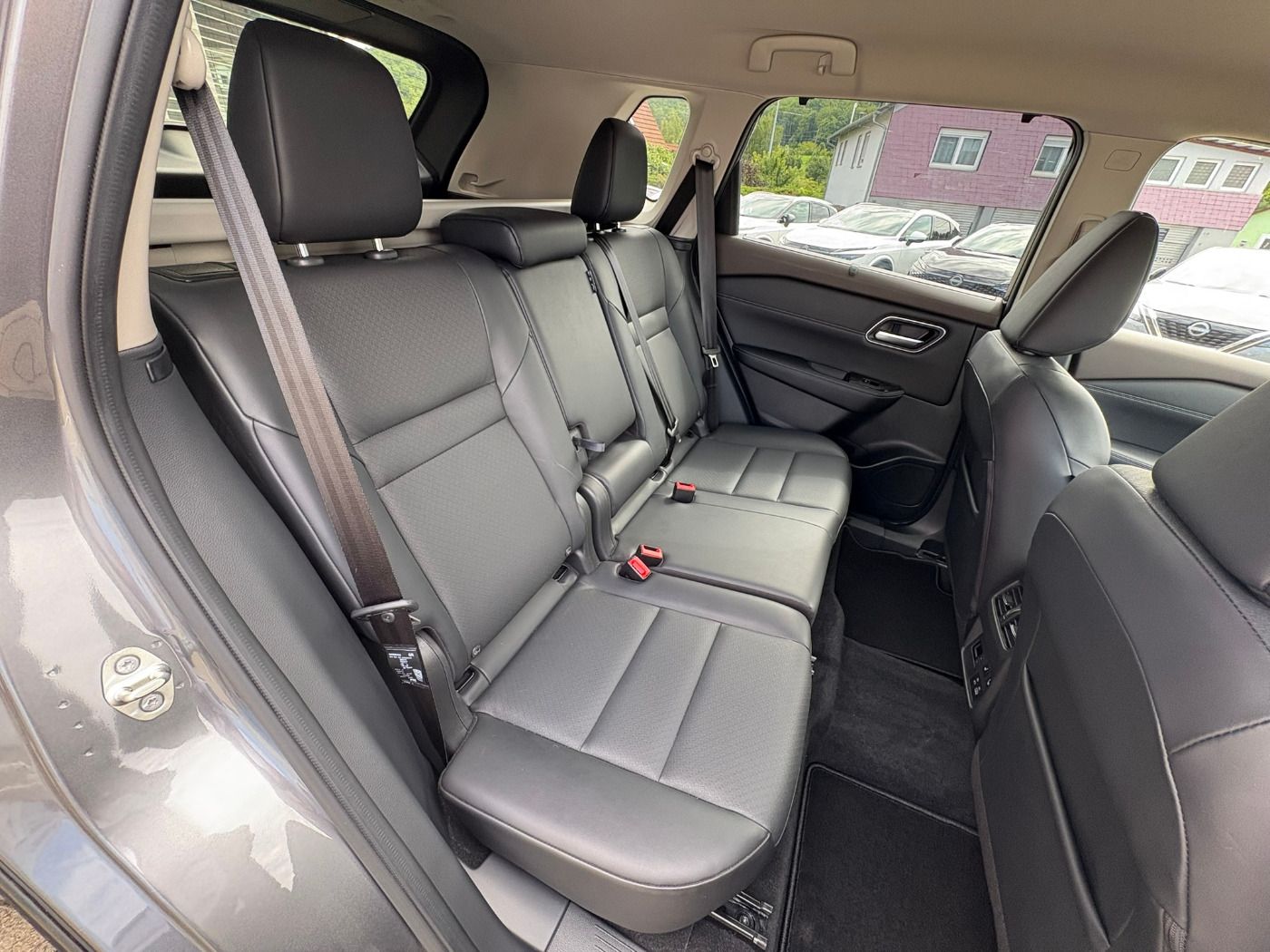 Fahrzeugabbildung Nissan X-Trail 1.5 VC-T e-Power Tekna Family Paket