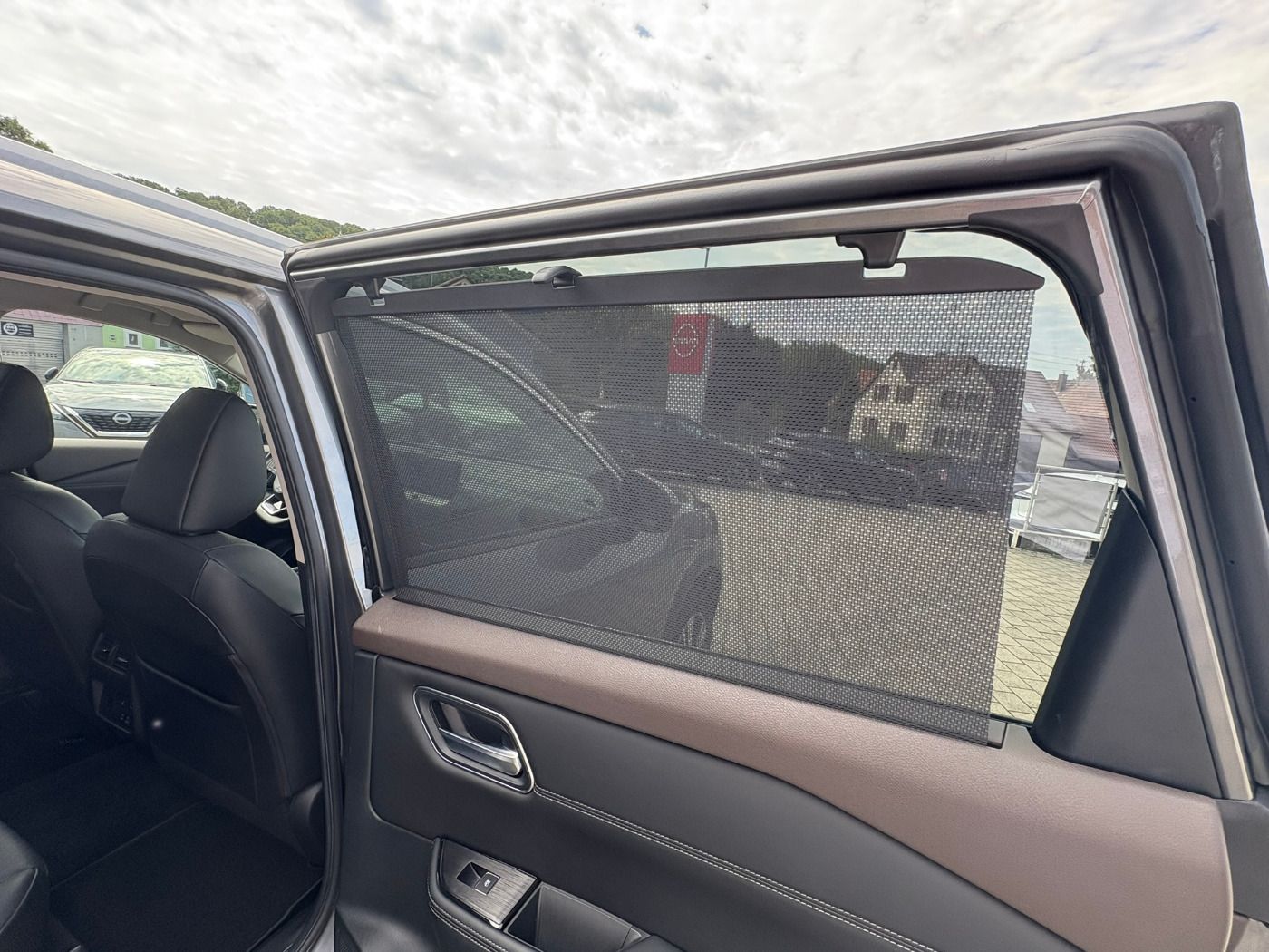 Fahrzeugabbildung Nissan X-Trail 1.5 VC-T e-Power Tekna Family Paket