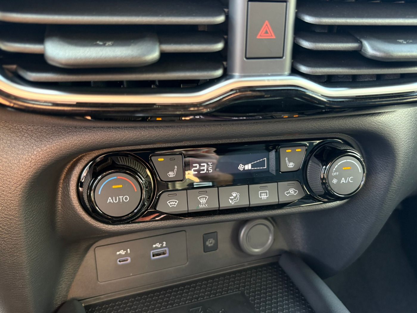Fahrzeugabbildung Nissan Juke 1.6 Tekna ACC+LED+Navi+SHZ+Winterp.+360+LM
