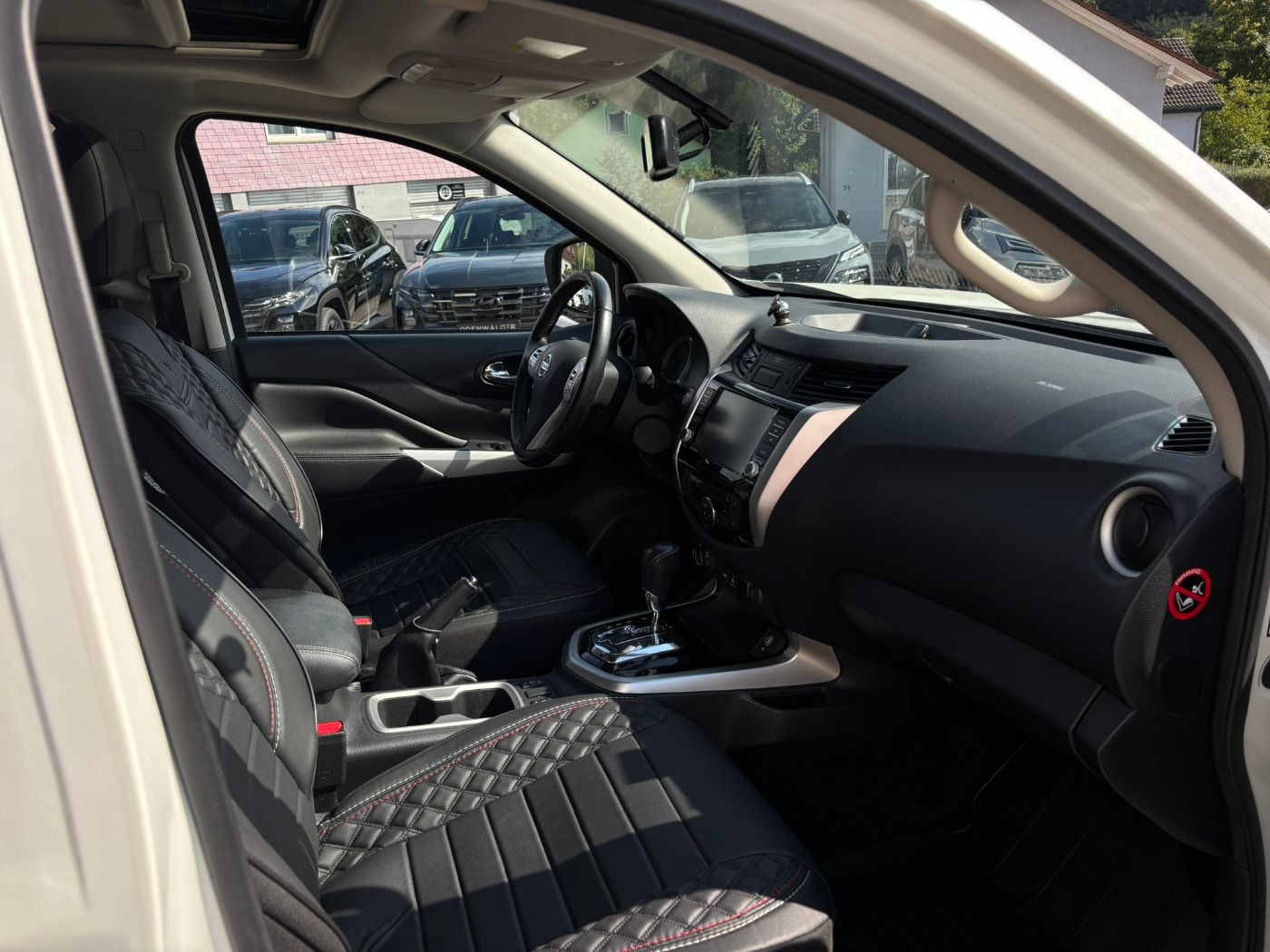 Fahrzeugabbildung Nissan Navara 2.3DCI N-Guard Double Cab Autom. AHK
