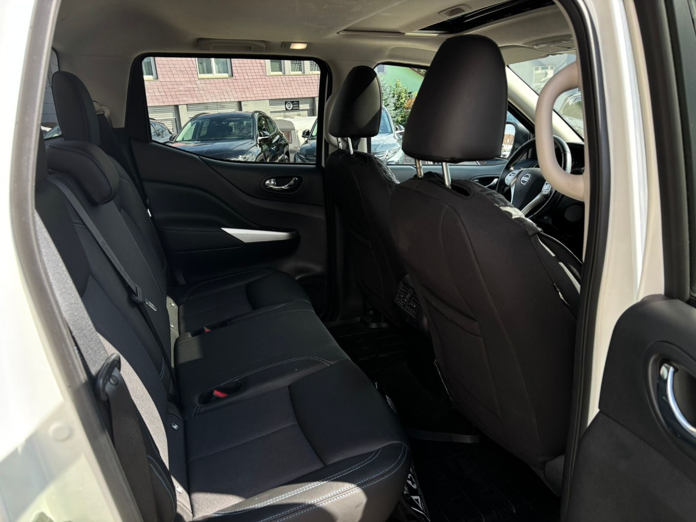 Fahrzeugabbildung Nissan Navara 2.3DCI N-Guard Double Cab Autom. AHK