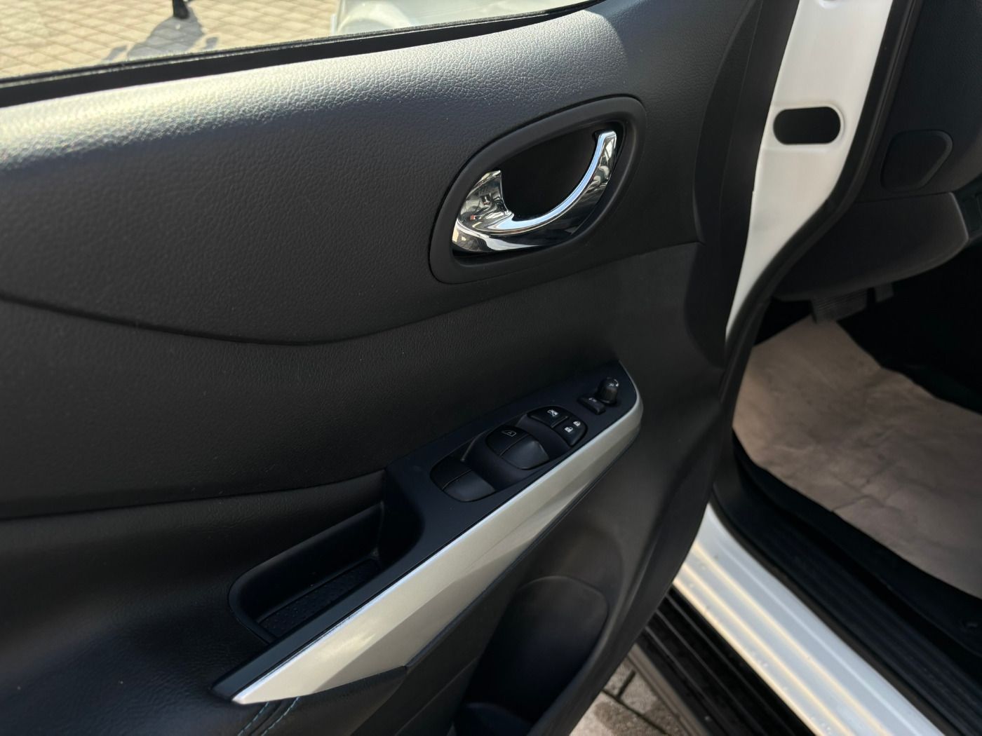 Fahrzeugabbildung Nissan Navara 2.3DCI N-Guard Double Cab Autom. AHK