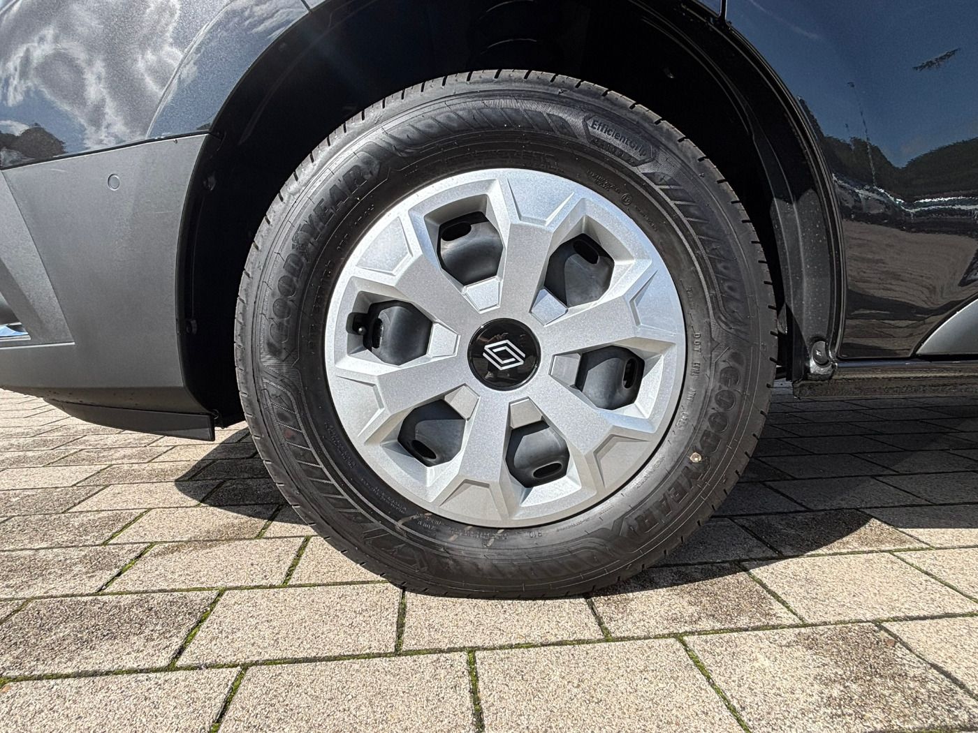 Fahrzeugabbildung Renault Trafic Combi L2H1 Grand Evolution 8-Sitzer