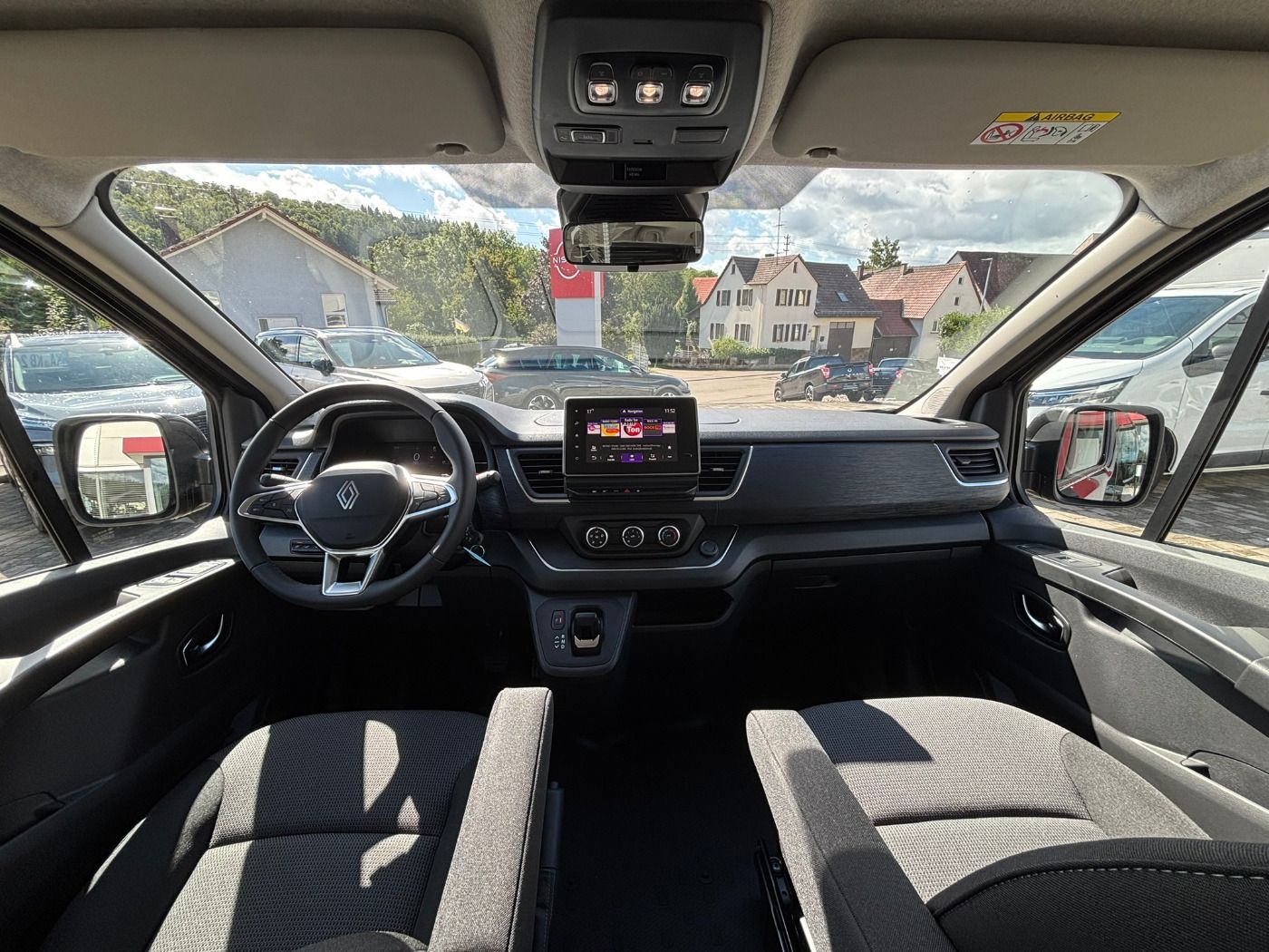 Fahrzeugabbildung Renault Trafic Combi L2H1 Grand Evolution 8-Sitzer