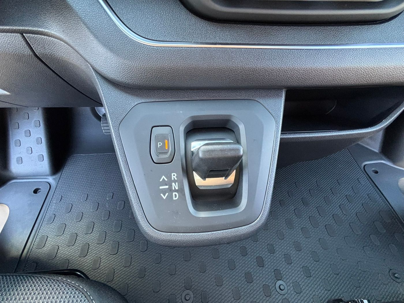 Fahrzeugabbildung Renault Trafic Combi L2H1 Grand Evolution 8-Sitzer