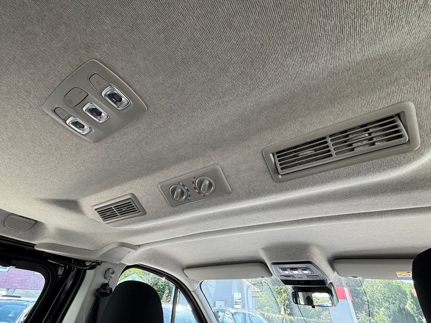 Fahrzeugabbildung Renault Trafic Combi L2H1 Grand Evolution 8-Sitzer