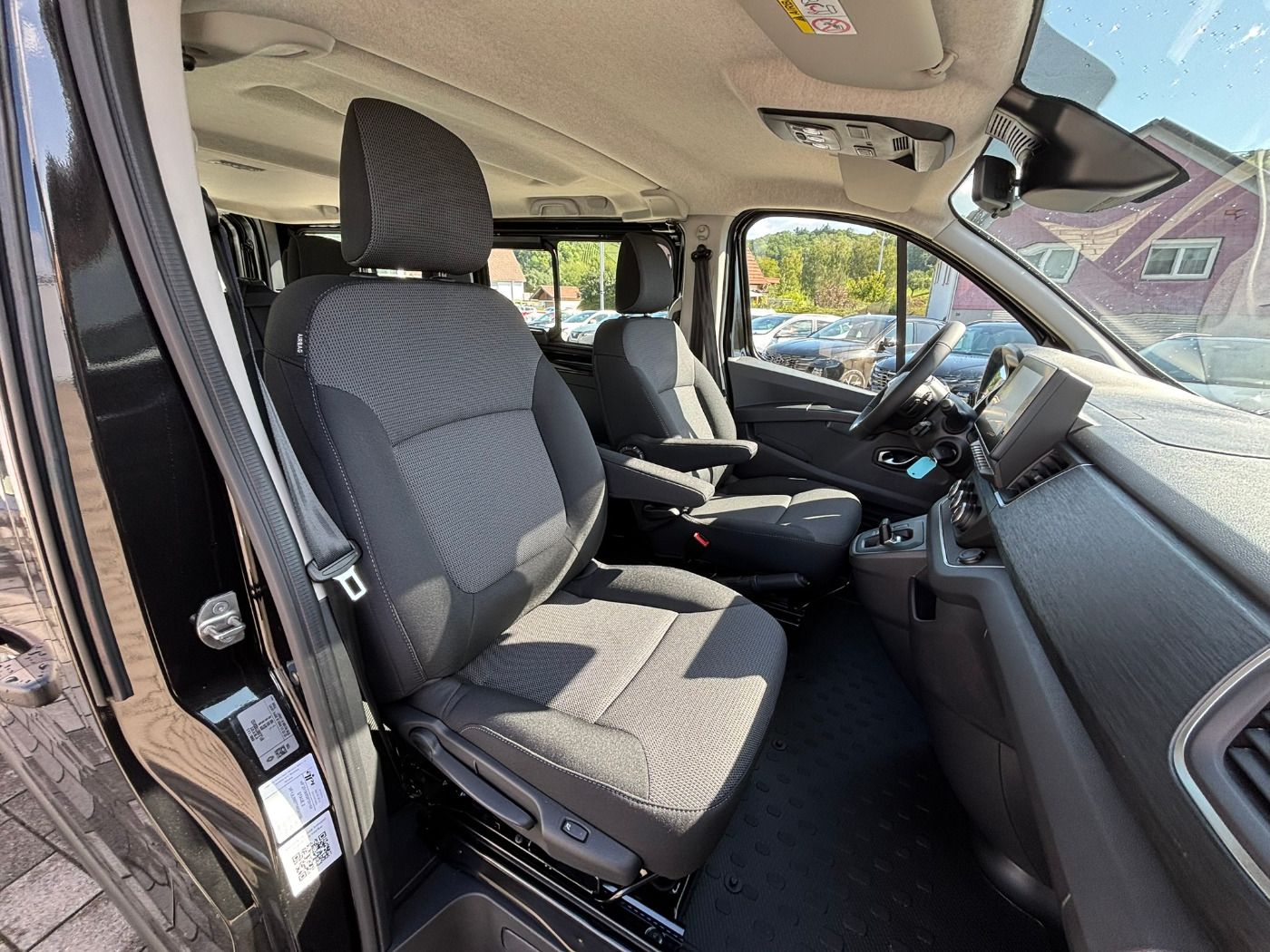 Fahrzeugabbildung Renault Trafic Combi L2H1 Grand Evolution 8-Sitzer