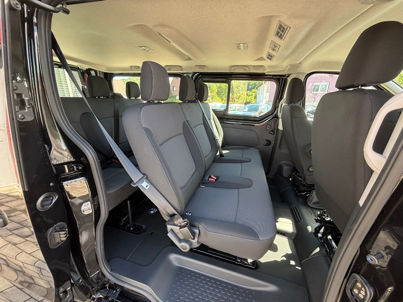 Fahrzeugabbildung Renault Trafic Combi L2H1 Grand Evolution 8-Sitzer