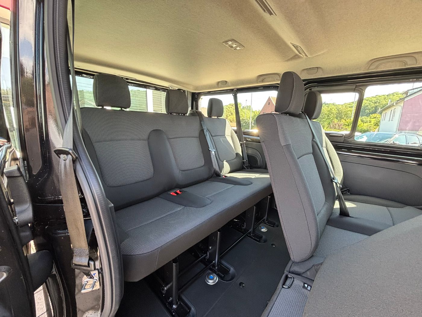 Fahrzeugabbildung Renault Trafic Combi L2H1 Grand Evolution 8-Sitzer