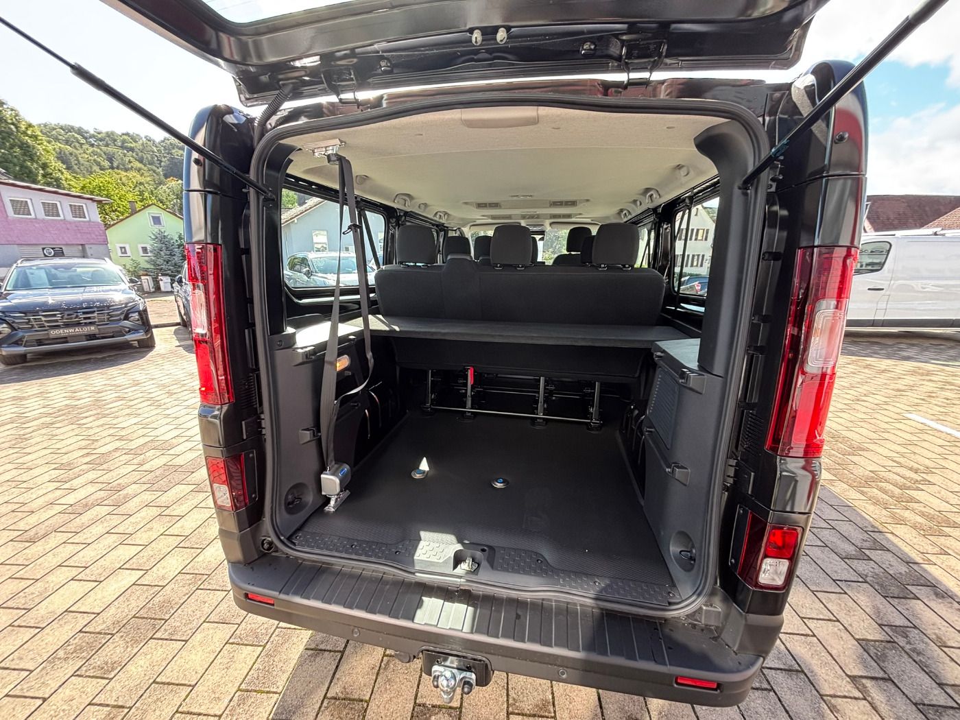 Fahrzeugabbildung Renault Trafic Combi L2H1 Grand Evolution 8-Sitzer