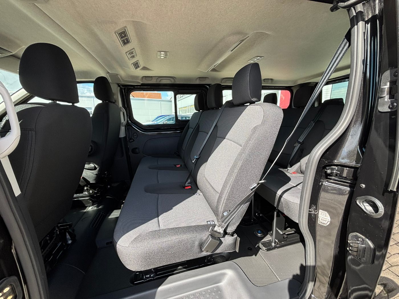 Fahrzeugabbildung Renault Trafic Combi L2H1 Grand Evolution 8-Sitzer