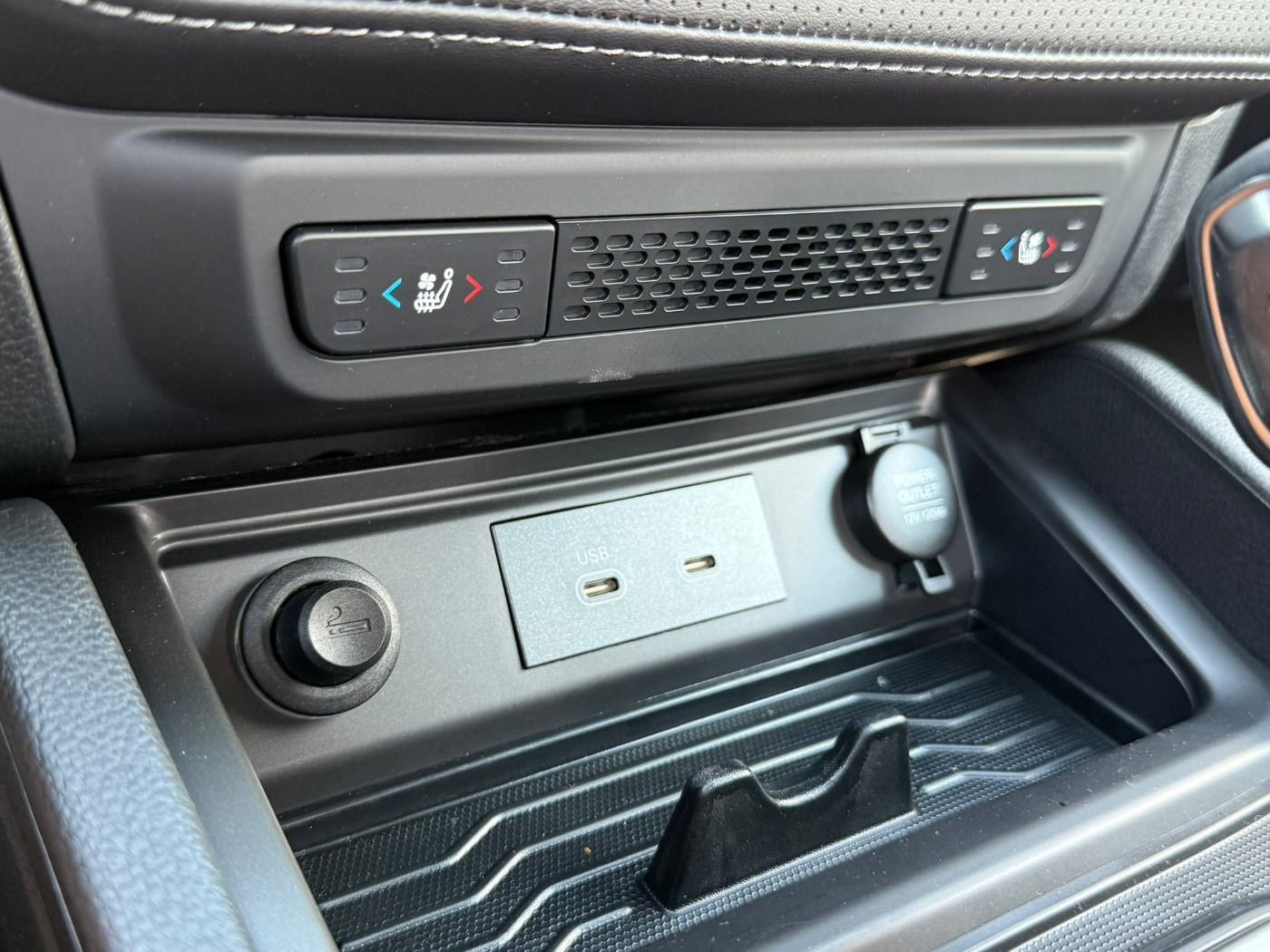 Fahrzeugabbildung KGM Musso Grand 2.2D Black Line 4WD Autom.