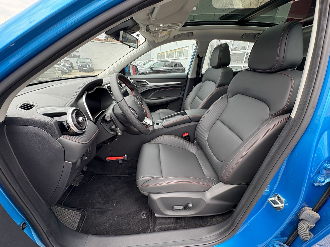 Fahrzeugabbildung MG ZS EV 51 kWh Luxury Panoramadach Ledersitze