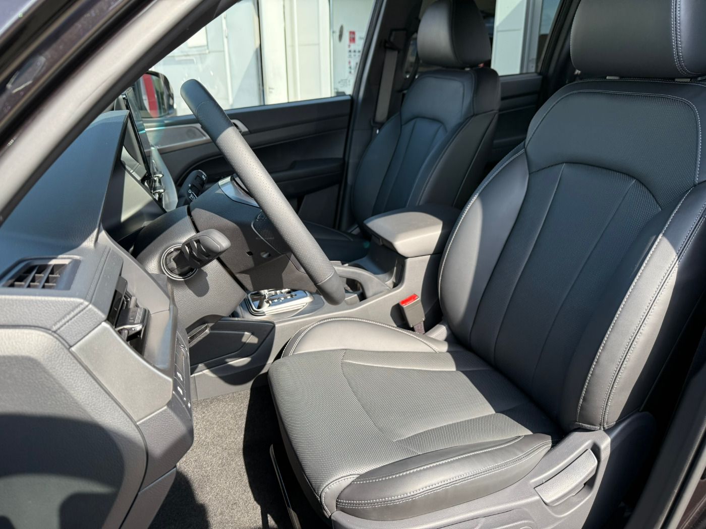 Fahrzeugabbildung Ssangyong Musso Grand 2.2D Black Line 4WD Autom.