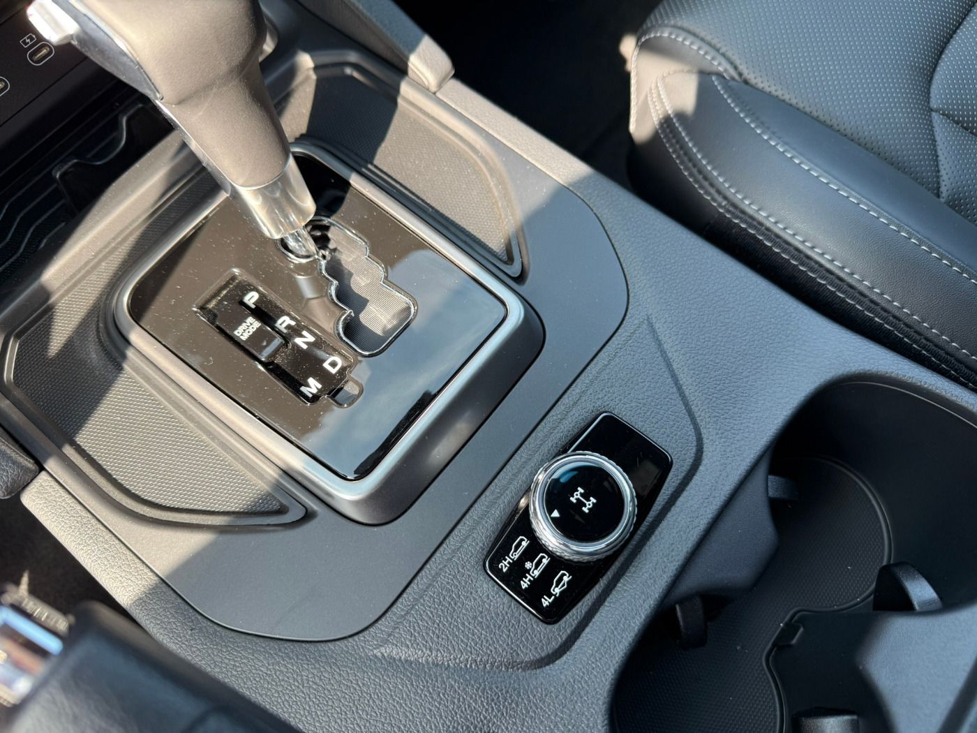 Fahrzeugabbildung Ssangyong Musso Grand 2.2D Black Line 4WD Autom.