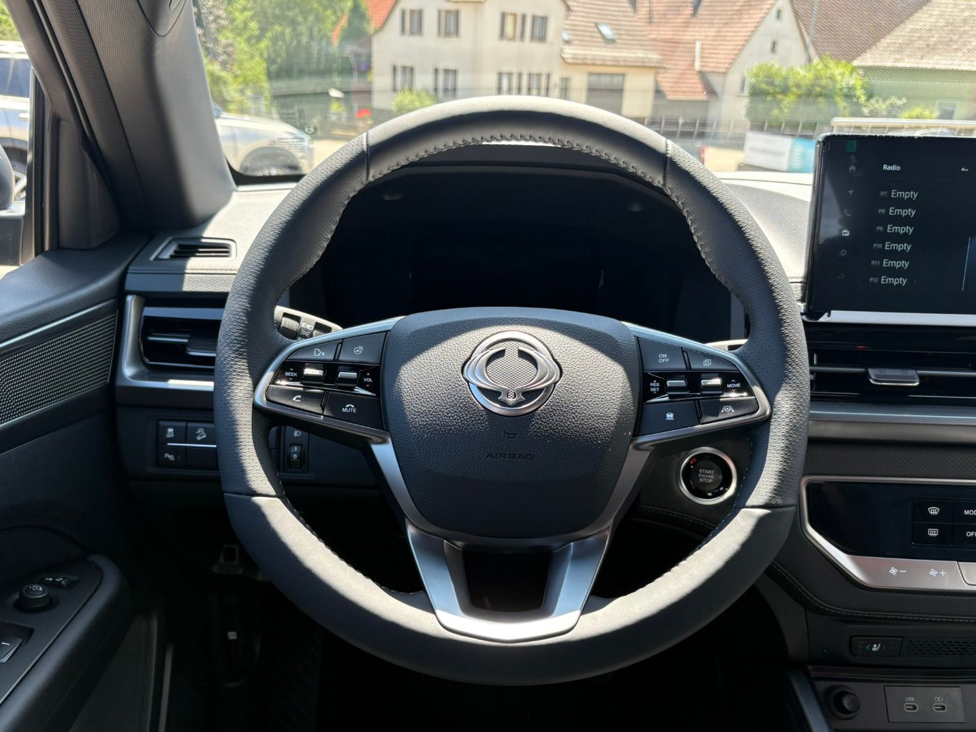 Fahrzeugabbildung KGM Musso Grand 2.2D Black Line 4WD Autom.