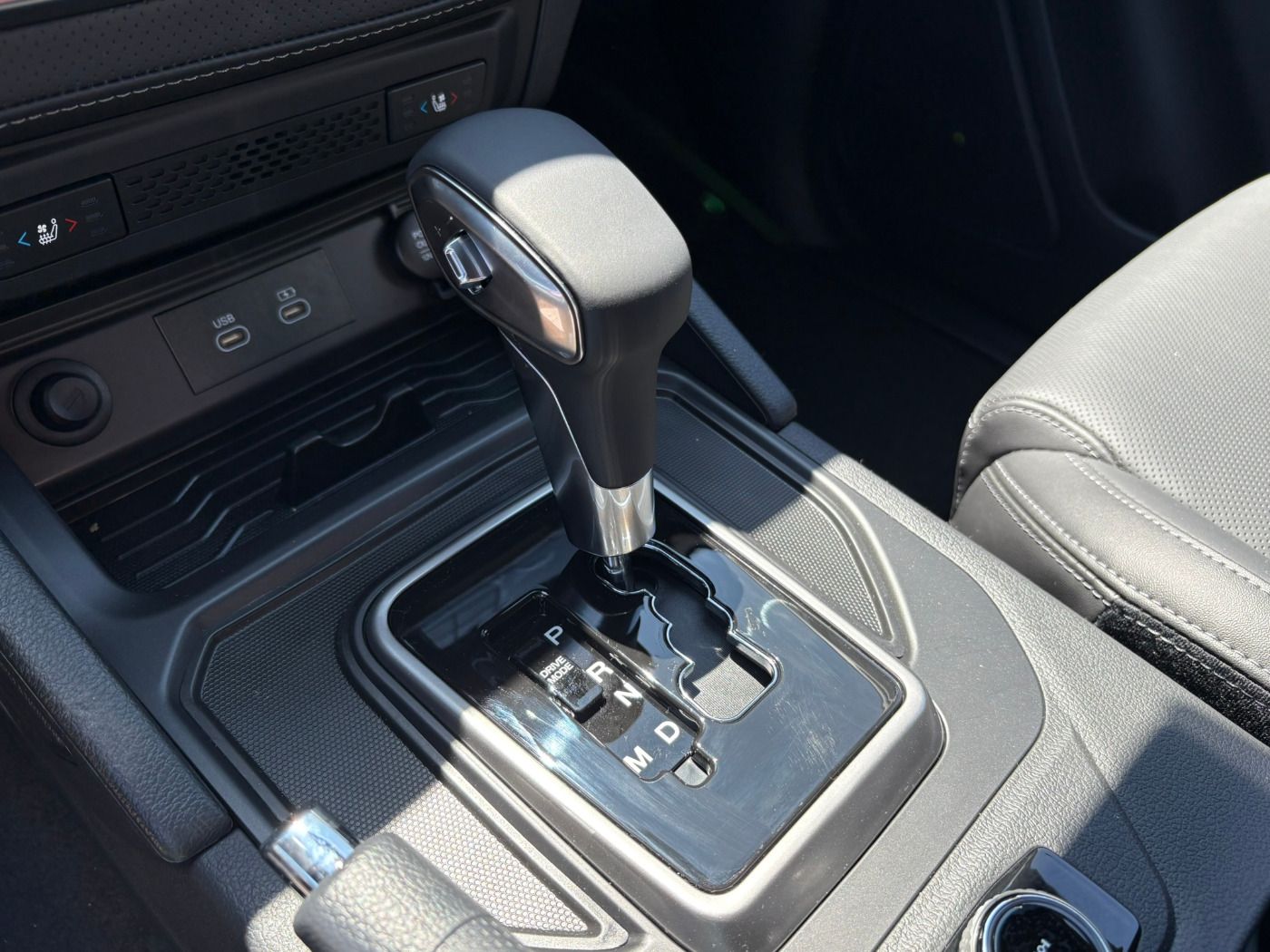 Fahrzeugabbildung Ssangyong Musso Grand 2.2D Black Line 4WD Autom.