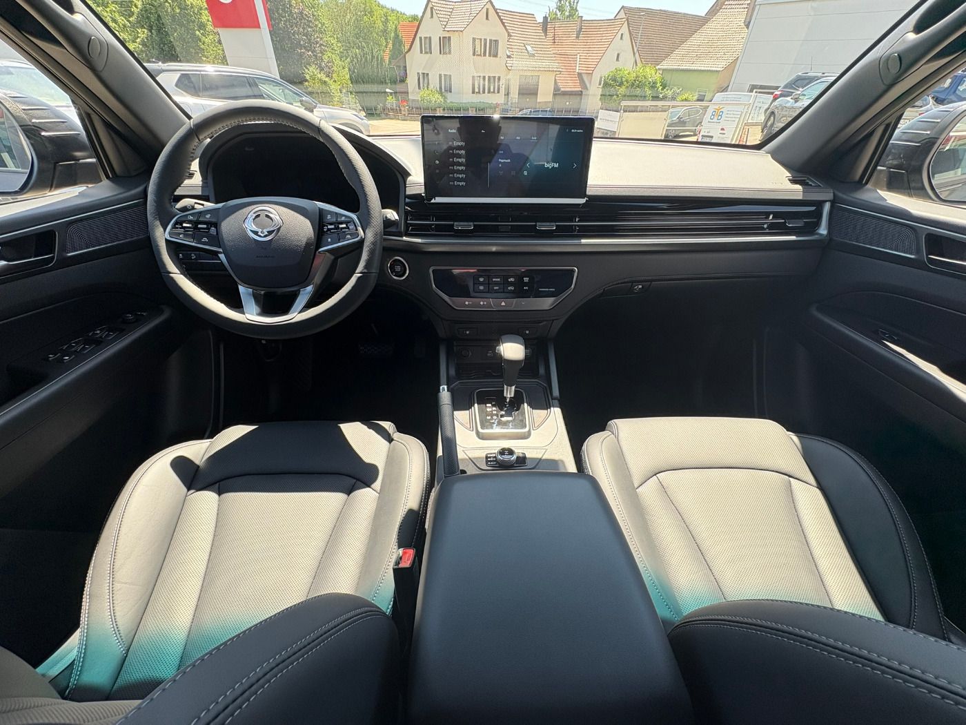 Fahrzeugabbildung Ssangyong Musso Grand 2.2D Black Line 4WD Autom.