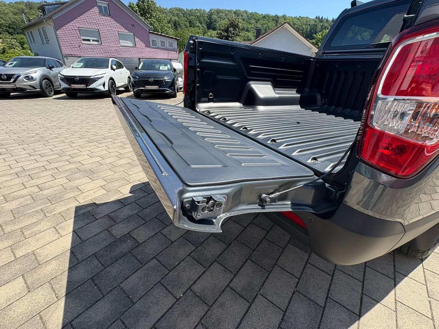 Fahrzeugabbildung Ssangyong Musso Grand 2.2D Black Line 4WD Autom.