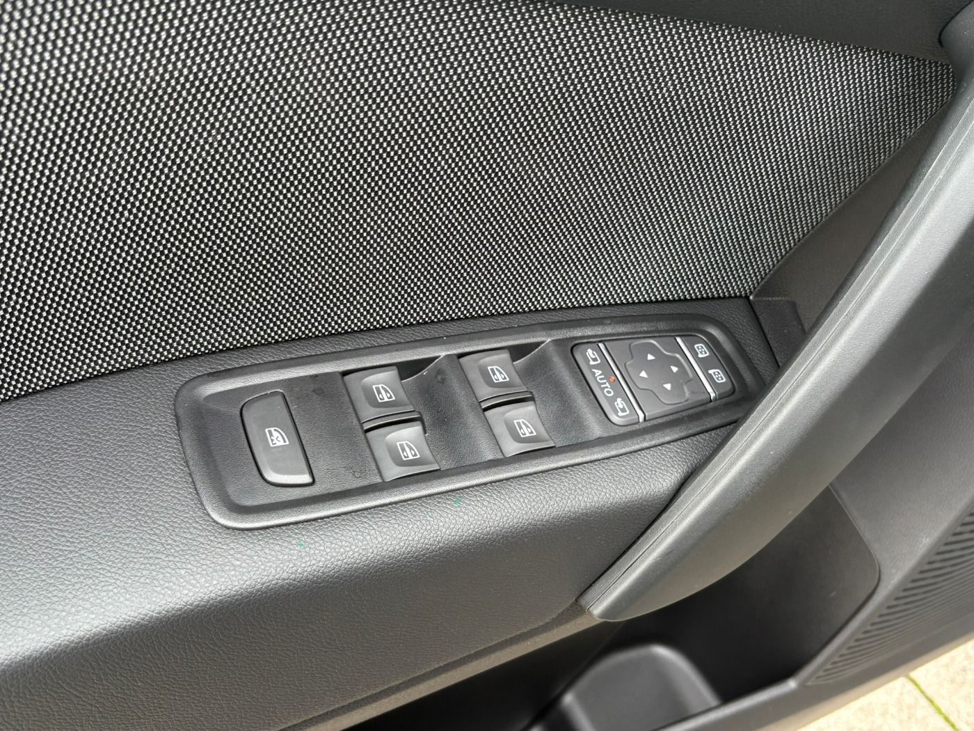 Fahrzeugabbildung Nissan Townstar Kombi DIG-T 130 L1 Tekna Navi+SHZ+360
