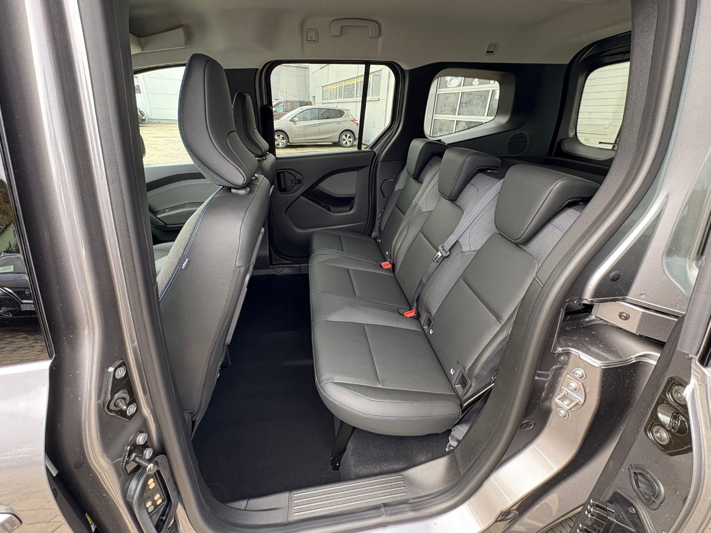 Fahrzeugabbildung Nissan Townstar Kombi DIG-T 130 L1 Tekna Navi+SHZ+360