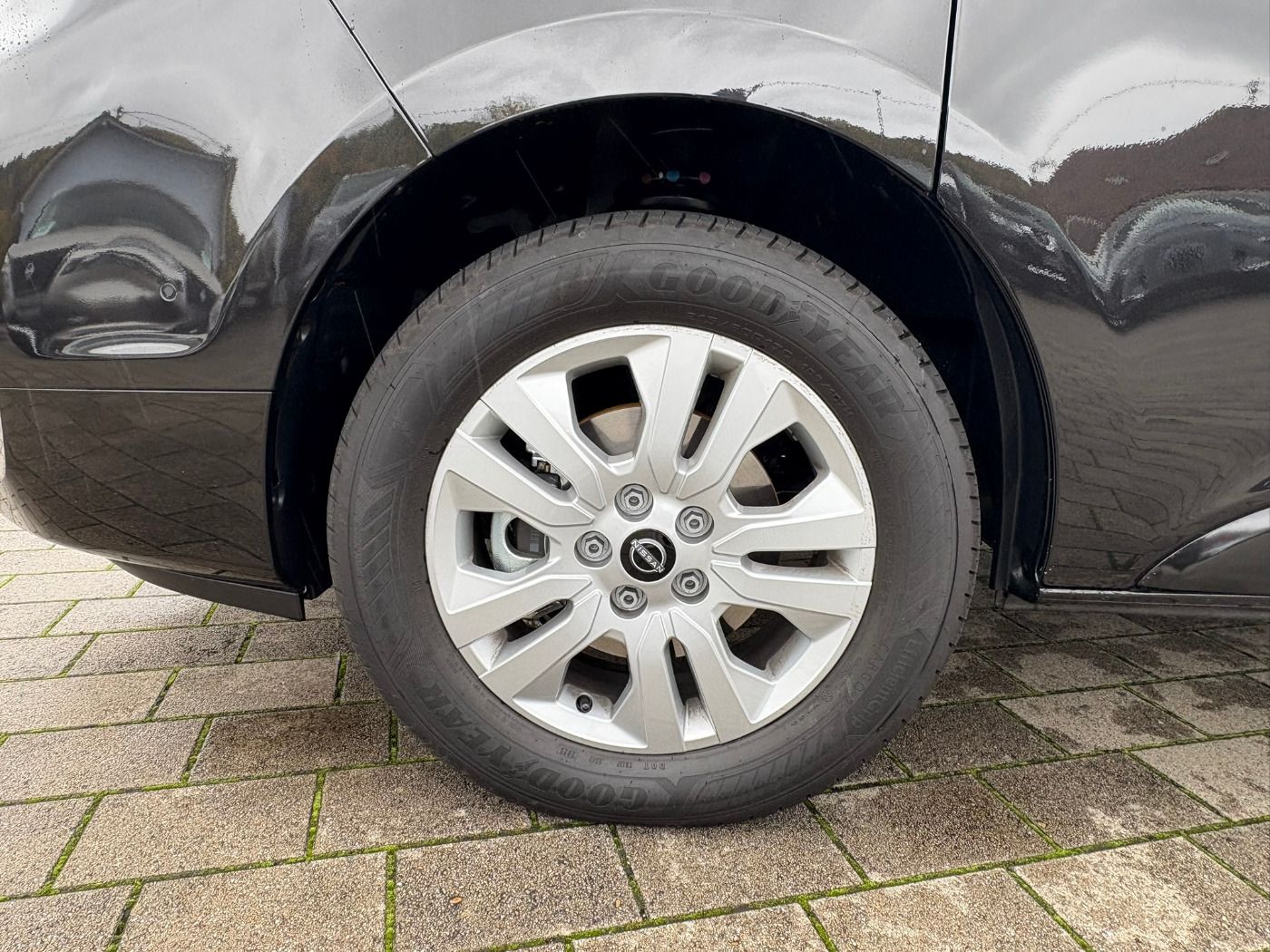Fahrzeugabbildung Nissan Primastar Kombi L2H1 Tekna dCI 170 3.0t ACC+LED
