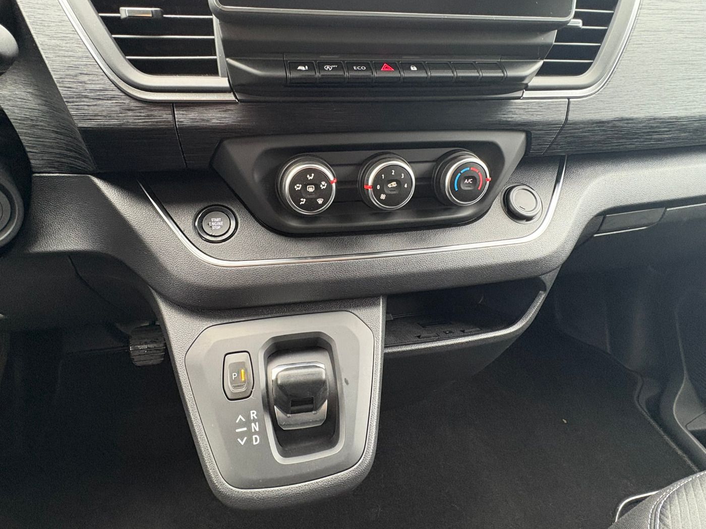 Fahrzeugabbildung Nissan Primastar Kombi L2H1 Tekna dCI 170 3.0t ACC+LED