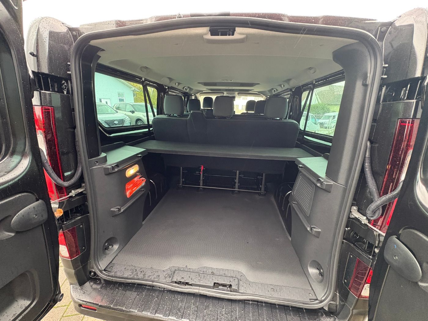 Fahrzeugabbildung Nissan Primastar Kombi L2H1 Tekna dCI 170 3.0t ACC+LED
