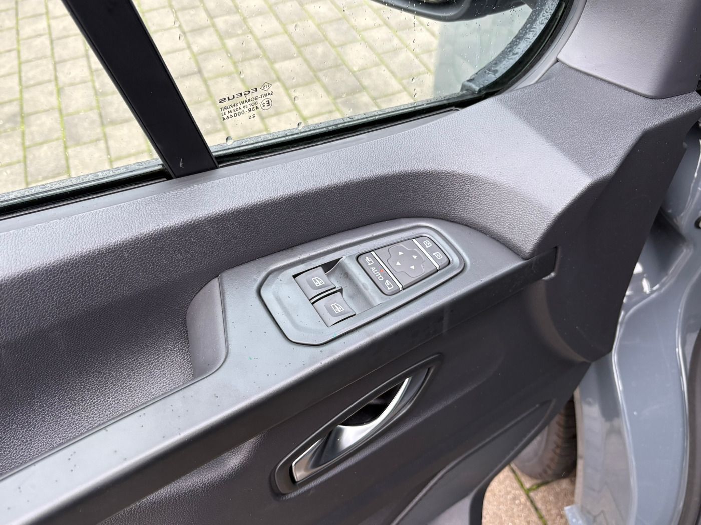 Fahrzeugabbildung Nissan Primastar Kombi dCI 170 L2H1 3.0t Tekna ACC+LED