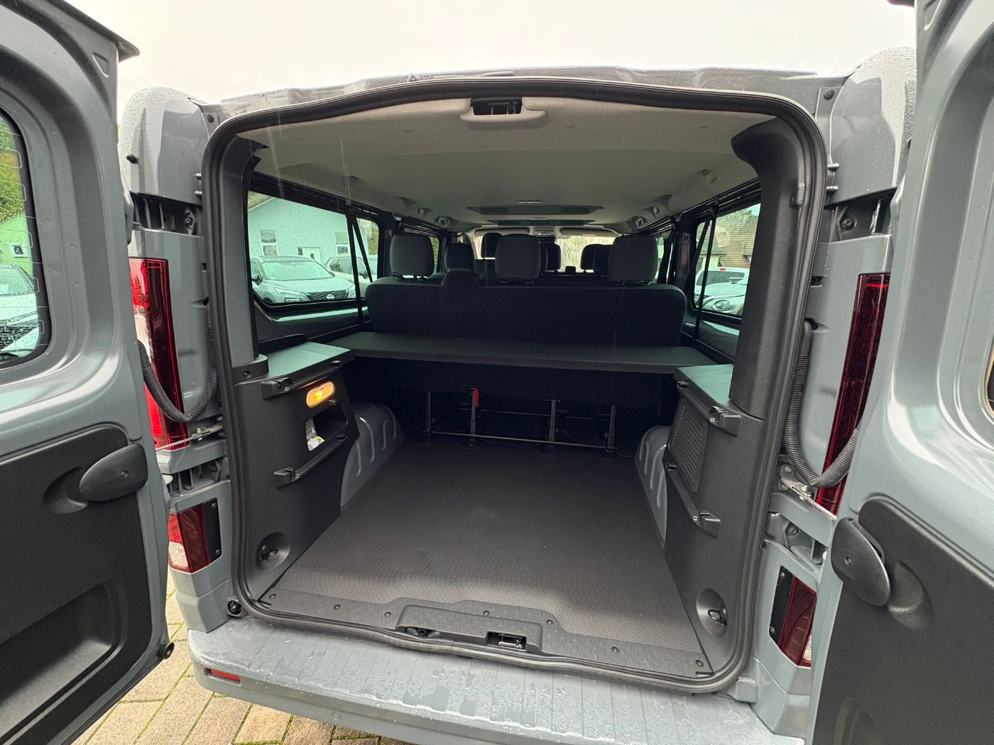 Fahrzeugabbildung Nissan Primastar Kombi dCI 170 L2H1 3.0t Tekna ACC+LED