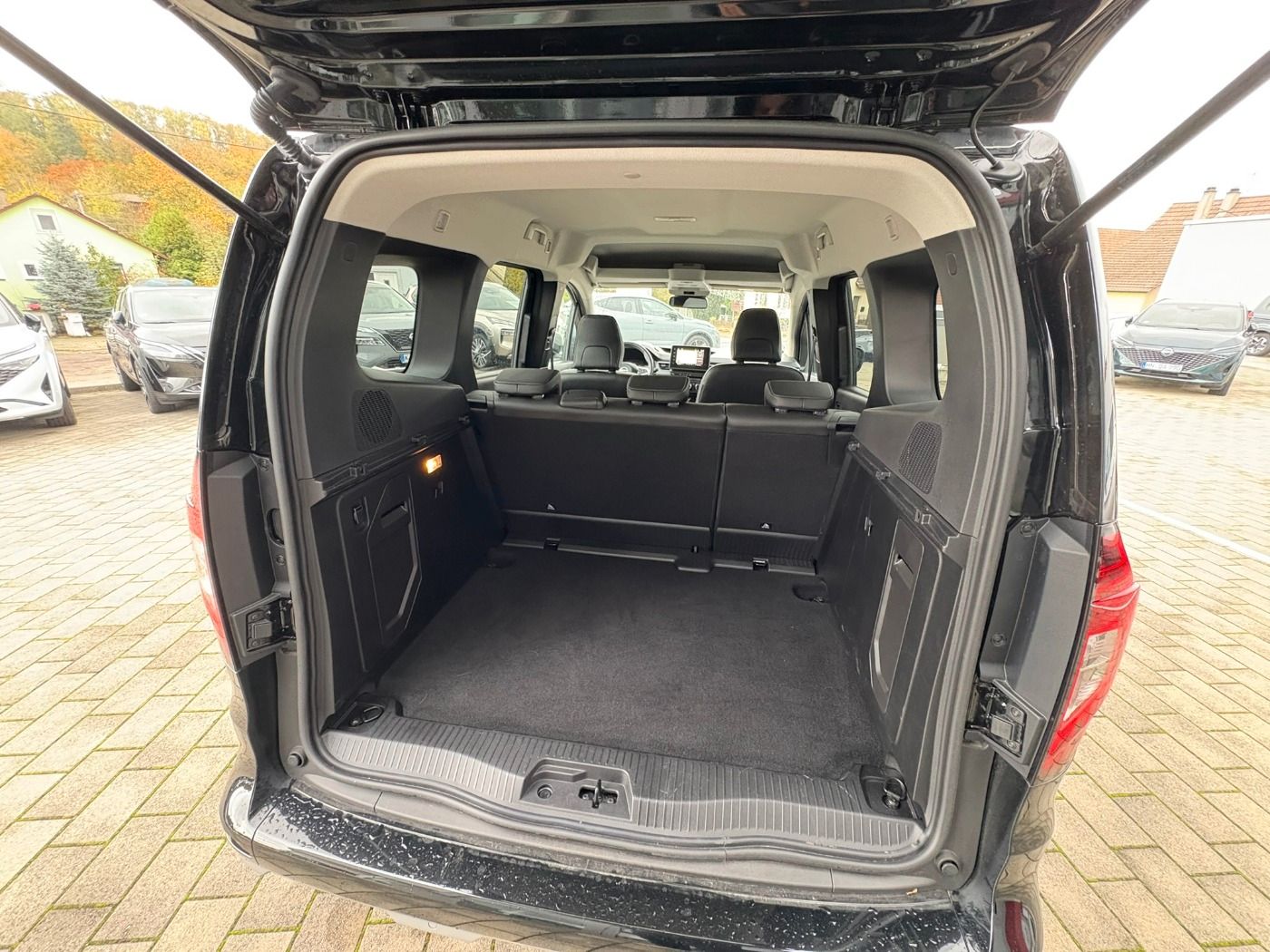 Fahrzeugabbildung Nissan Townstar Kombi 1.3DIG-T Autom. L1 Tekna Design P