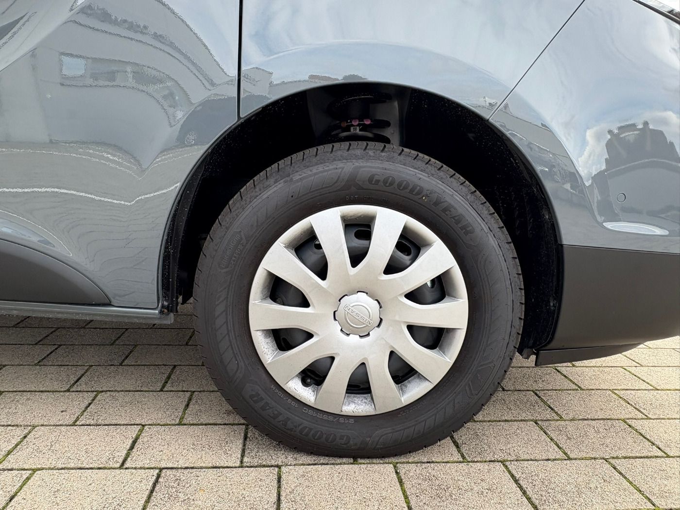 Fahrzeugabbildung Nissan Primastar Kombi dCI 110 L1H1 2.8t N-Connecta LED