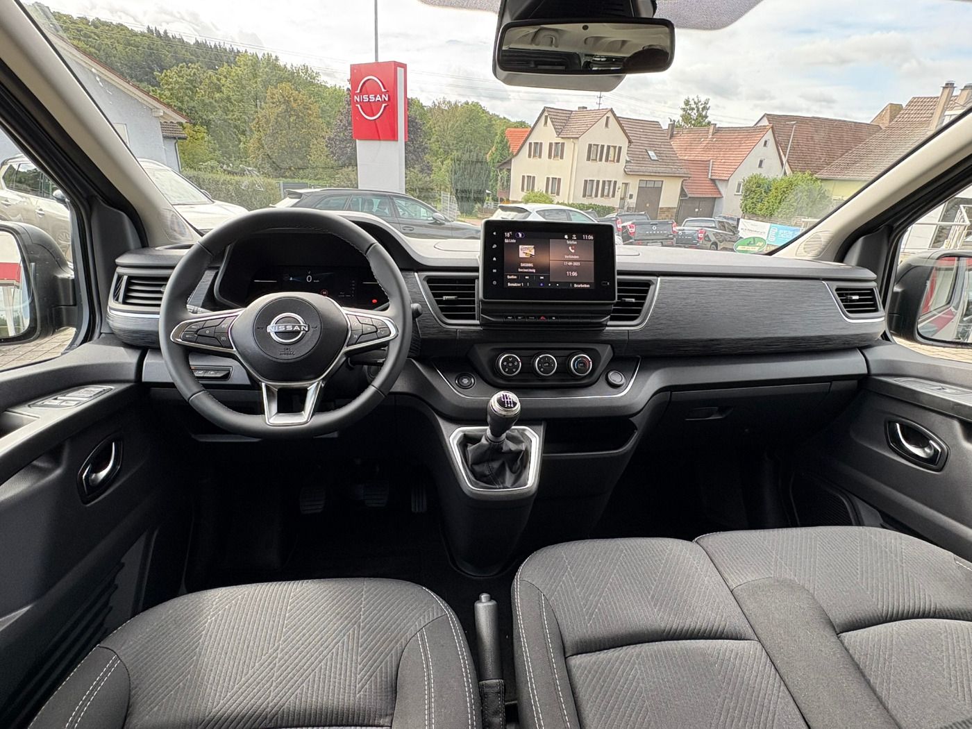 Fahrzeugabbildung Nissan Primastar Kombi dCI 110 L1H1 2.8t N-Connecta LED