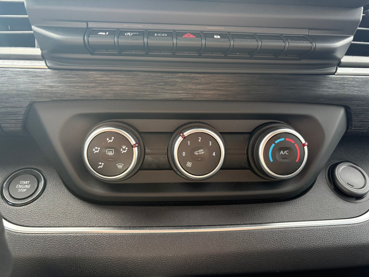 Fahrzeugabbildung Nissan Primastar Kombi dCI 110 L1H1 2.8t N-Connecta LED