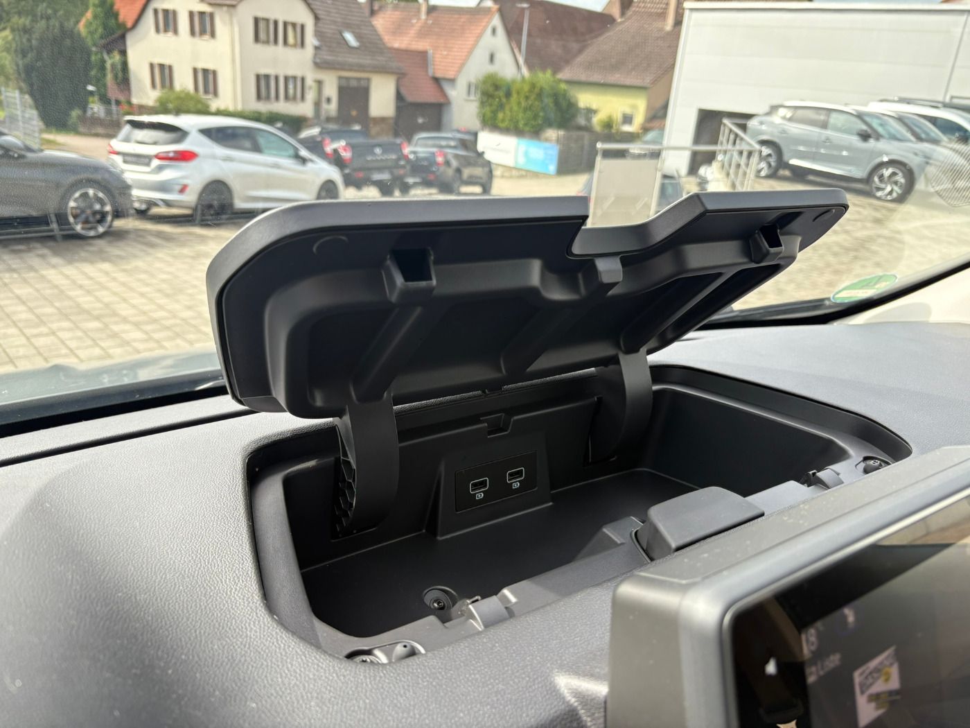 Fahrzeugabbildung Nissan Primastar Kombi dCI 110 L1H1 2.8t N-Connecta LED
